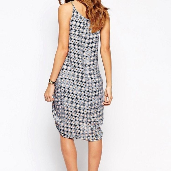 JOVONNA - Drape Dress In Geo Print - Picture 2 of 3